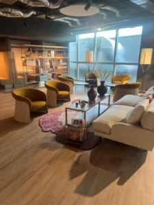 Aménagement d’un plateau de bureaux avec mobilier intégré